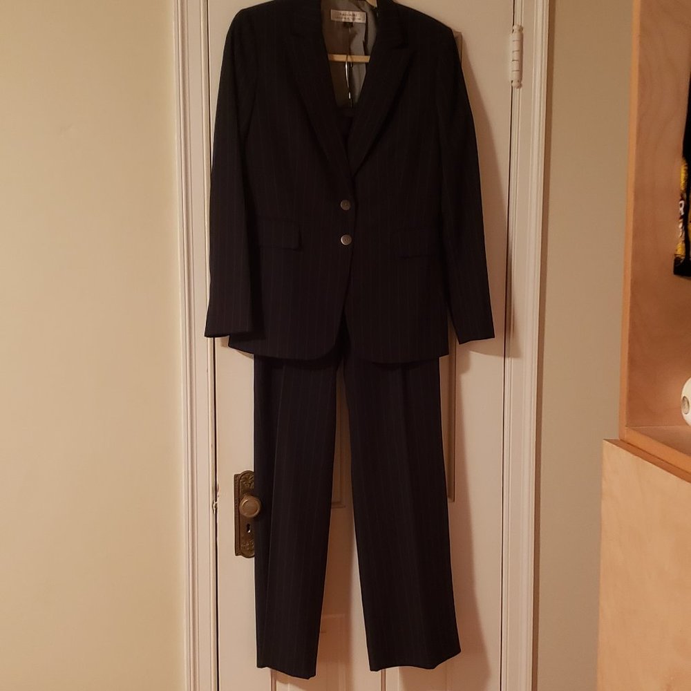 Suit - Picture 8 of 8